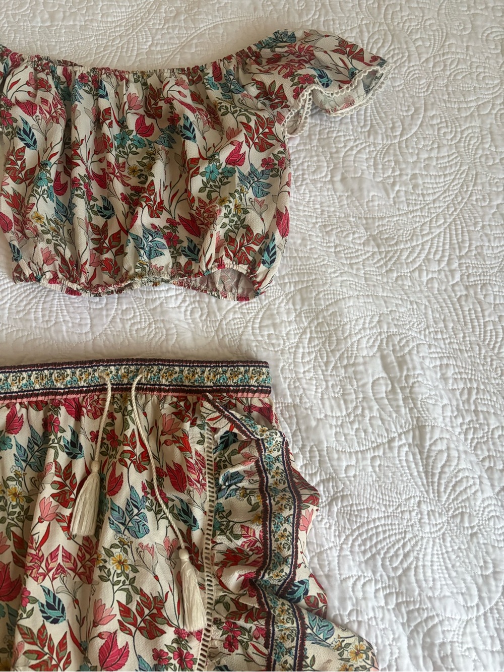 L'ATISTE Cream Floral Off-Shoulder Skirt Set with Red & Teal Print